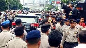 Ahok Dikawal Ketat Saat Tinggalkan Pengadilan