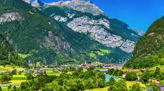 Mudik ke Rumah Neneknya di Pelosok Pegunungan, Tempatnya Disebut Netizen Mirip Swiss
