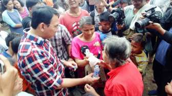 Nenek 60 Tahun Kejar Ahok Hingga Terjatuh