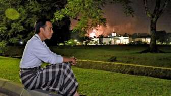 Jokowi Sarungan, Rayakan Tahun Baru di Bogor