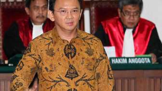 Ahok Tertawa Saat Saksi Disuruh Hakim Jangan Takut Beri Kesaksian