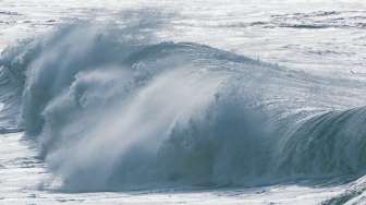 BMKG: Waspada Gelombang Tinggi di Pantai Selatan DIY hingga Pekan Depan