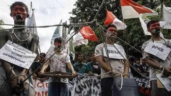 Agar mencabut semua kebijakan yang tidak berpihak kepada rakyat. 