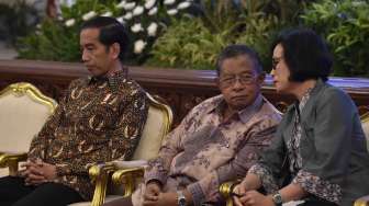 Pertemuan Awal Tahun Pelaku Industri Jasa Keuangan Tahun 2017 di Istana Negara, Jakarta, Jumat (13/1).