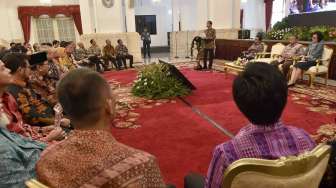 Pertemuan Awal Tahun Pelaku Industri Jasa Keuangan Tahun 2017 di Istana Negara, Jakarta, Jumat (13/1).