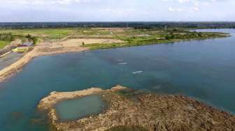 Foto udara lokasi pembangunan sirkuit MotoGP di kawasan Jakabaring Sport City (JSC) Palembang, Sumatera Selatan, Jumat (13/1).