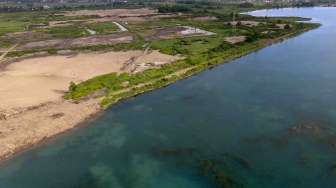 Foto udara lokasi pembangunan sirkuit MotoGP di kawasan Jakabaring Sport City (JSC) Palembang, Sumatera Selatan, Jumat (13/1).