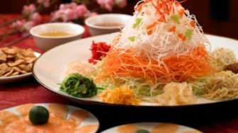 7 Tahapan Menikmati Yu Sheng, Salad Ikan Makanan Khas Tahun Baru Imlek