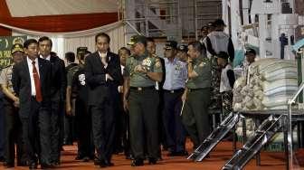 Presiden Joko Widodo menghadiri Rapat Pimpinan TNI 2017 di Mabes TNI, Cilangkap, Jakarta, Senin (16/1).