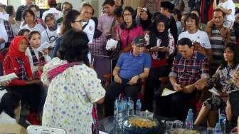 Ibu Sri Jelaskan Kenapa Nangis Ketika Ketemu Ahok