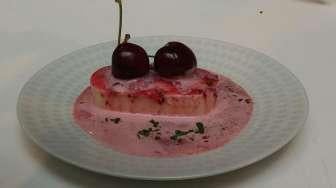 Panna Cotta with Cherry, Begitu Lembut dan Menyegarkan