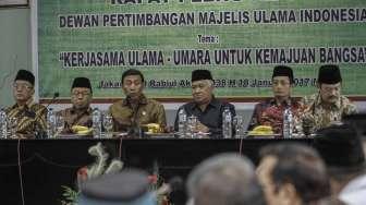 Menteri Koordinator Bidang Politik, Hukum dan Keamanan Wiranto menghadiri rapat pleno ke-14 Dewan Pertimbangan MUI di Jakarta, Rabu (18/1)