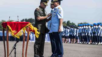 Panglima TNI Jenderal TNI Gatot Nurmantyo menghadiri Sertijab KSAU yang baru Marsekal TNI Hadi Tjahjanto di Taxi Way 