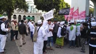 Massa FPI Mulai Padati Masjid Al Azhar