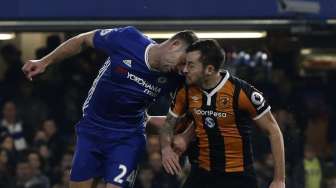 Benturan Kepala dengan Cahill, Pemain Hull Ini Dioperasi