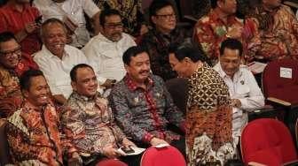 Presiden Joko Widodo (Jokowi) beserta sejumlah menteri dan pejabat negara tampak menghadiri ulang tahun mantan Presiden RI Megawati Soekarnoputri di Taman Ismail Marzuki (TIM), Jakarta, Senin (23/1/2017). [Suara.com/Kurniawan Mas'ud]