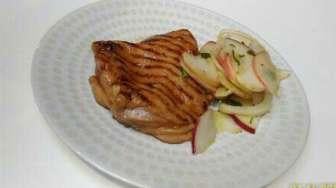 "Chicken With Grilled Peaches," Begitu Gurih dan Menyegarkan