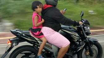 Kacau! Aksi Naik Motor Ibu Ini Tak Patut Dicontoh
