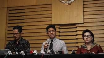 Pimpinan KPK Basaria Panjaitan dan La Ode Muhammad Syarif memberikan keterangan pers terkait Operasi Tangkap Tangan terhadap Hakim MK Patrialis Akbar, di Jakarta, Kamis (26/1/2017). [Suara.com/Kurniawan Mas'ud]