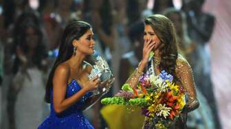 Iris Mittenaere dinobatkan sebagai Miss Universe 2017 di Metro Manila, Filipina, Senin (30/1).