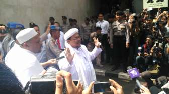 Kerap 'Serang' Ahok, Rizieq Disarankan Mundur sebagai Saksi Ahli