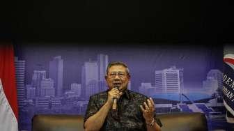 SBY Kembali 'Curhat' di Twitter, Rumahnya Didemo Ratusan Orang