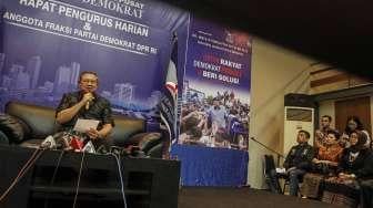 Presiden Republik Indonesia Ke-6 Susilo Bambang Yudhoyono memberikan keterangan pers di Wisma Proklamasi, Jakarta, Rabu (1/2).