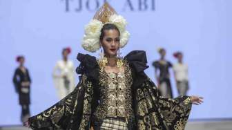 Indonesia Fashion Week 2017 di Jakarta, Rabu (1/2).