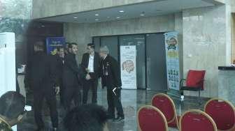 Majelis Kehormatan Mahkamah Konstitusi (MKMK) menyambangi KPK, di Jakarta, Kamis (2/2).