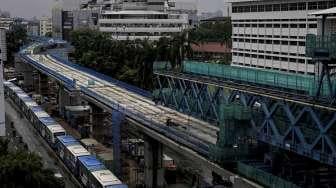 Proyek jalan layang Transjakarta Koridor XIII (Ciledug-Tendean), di Jakarta, Jumat (3/2).