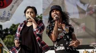 Grup band Slank dan sejumlah artis meriahkan konser dukung Ahok-Djarot bertajuk Konser 