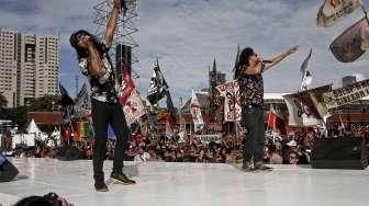 Grup band Slank dan sejumlah artis meriahkan konser dukung Ahok-Djarot bertajuk Konser 