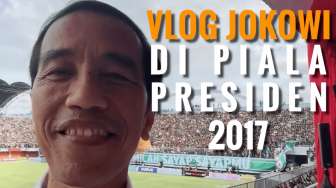 Jokowi Bikin Vlog di Laga Piala Presiden, Begini Aksinya