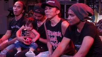 Grup band Slank memberikan keterangan kepada media saat peluncuran album barunya yang berjudul 'Palalopeyank' di Jakarta, Selasa (7/2).