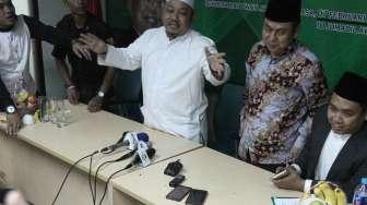 Ketua Majelis Ulama Indonesia (MUI) Kyai Haji Ma'ruf Amin sambangi Pimpinan Wilayah Nahdlatul Ulama DKI Jakarta, Rabu (7/2).