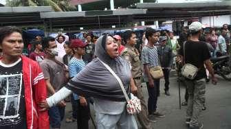 Penertiban pedagang kaki lima di kawasan Pasar Senen, Jakarta, Kamis (9/3).