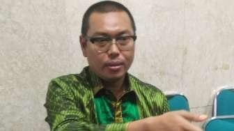 Anggota DPR dan DPRD Baku Tendang di Pemakaman Umum