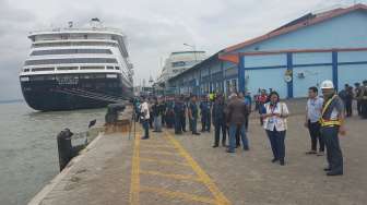 Pemudik Padati Pelabuhan Antarpulau Maluku