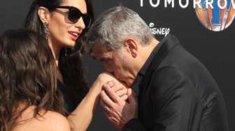 Istri George Clooney Hamil Bayi Kembar, Matt Damon Hampir Nangis