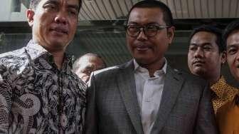 Anggota Komisi VII DPR RI dari Fraksi Hanura, Mukhtar Tompo, datang melaporkan Dirut PT Freeport Indonesia, Chappy Hakim, ke Bareskrim Polri di Jakarta, Selasa (14/2/2017). [Suara.com/Kurniawan Mas'ud]