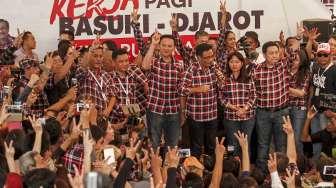 Pasangan calon Gubernur-Wakil Gubernur DKI Jakarta, Basuki Tjahaja Purnama (Ahok) dan Djarot Saiful Hidayat, mengunjungi markas pemenangan Rumah Lembang, Jakarta, Rabu (15/2).