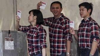 Ahok Nyoblos di TPS 54