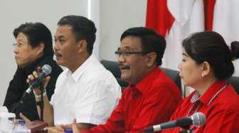 Ketua DPP PDI Perjuangan Djarot Saiful Hidayat memberikan arahan dalam rapat konsolidasi di kantor DPP PDI Perjuangan, Jakarta, Sabtu (18/2).