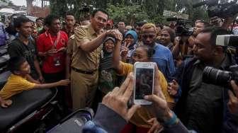 Ahok Kunjungi Korban Banjir Cipinang Melayu