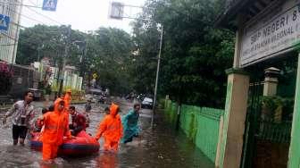 Dennis, 'Serdadu Oranye' yang Hilang Terseret Arus saat Banjir