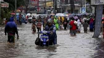 Djarot: Istri Saya Pamit Pergi dengan Ibu Veronica Urusi Korban Banjir