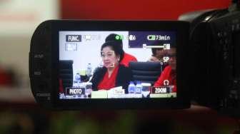 Membahas berbagai hal termasuk pelaksanaan Pilkada serentak 2017.