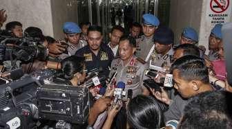 Kapolri Jenderal Tito Karnavian menghadiri rapat dengan Komisi III DPR RI di kompleks Parlemen, Senayan, Jakarta, Rabu (22/2).