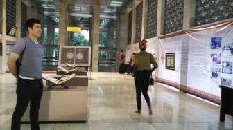 Masuk Istiqlal, Bule Amerika Terkesima