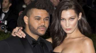 SMS Bella Hadid, Selena Gomez Ancam Putuskan The Weeknd